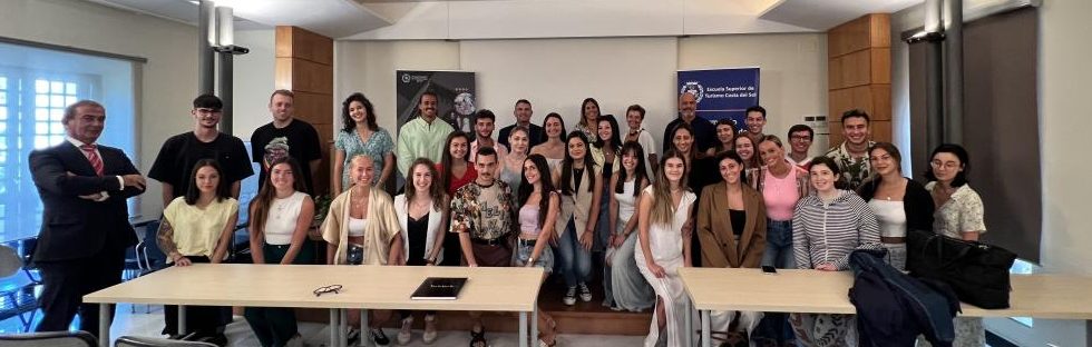 ESCUELA DE TURISMO FASHION E-BUSINESS SCHOOL